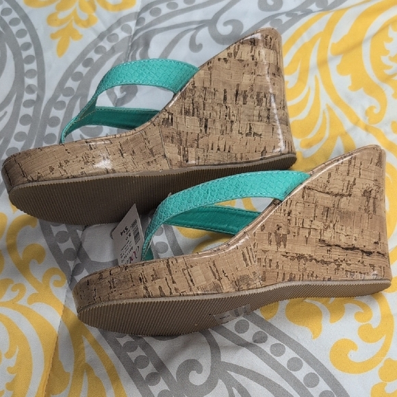 Dots Blue and Tan Wedge Shoes - Picture 2 of 4